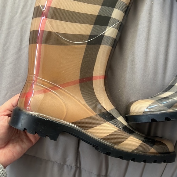Burberry rain boots - Picture 6 of 7